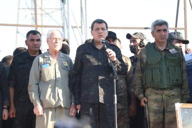 Il comandante delle forze curde in Siria annuncia lo scioglimento