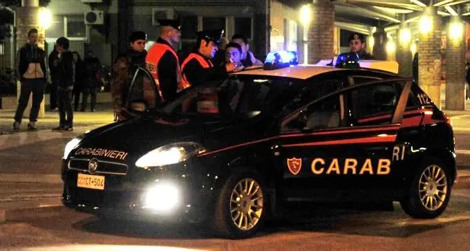 Ora, evade dai domiciliari e va a comprare alcolici al supermercato: finisce in carcere