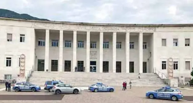 Morte dell'avvocato Chizzali, disposta la copia dei dispositivi elettronici sequestrati agli otto imputati