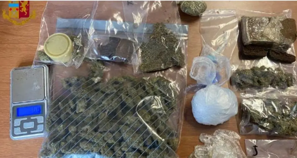 Arrestato spacciatore a Bolzano: aveva 3 etti di cannabis nello scooter