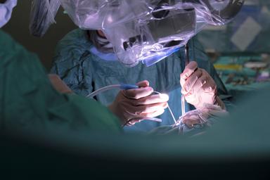 Riuscito trapianto di cornea ad altissimo rischio grazie a task force di 6 specialità