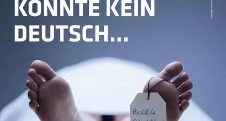 Manifesti shock con cadavere, la Procura chiede l’archiviazione per il partito di Eva Klotz