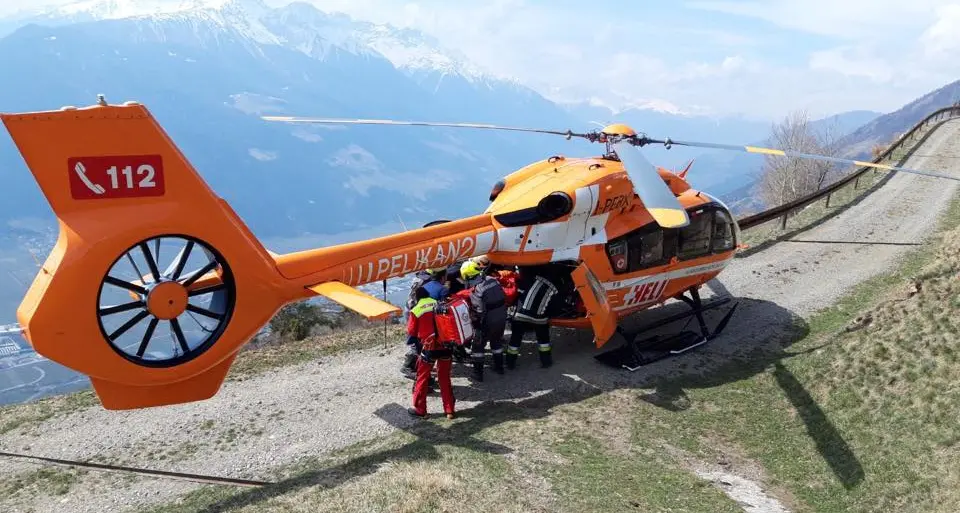Scivola su neve e ghiaccio mentre sale verso Punta Vermoi: grave trauma cranico per un’alpinista