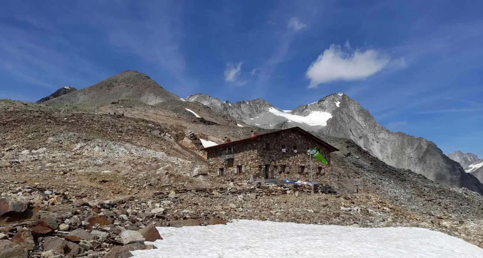 Rifugi, è partita la stagione: dalle prenotazioni al silenzio, ecco il galateo di alta quota