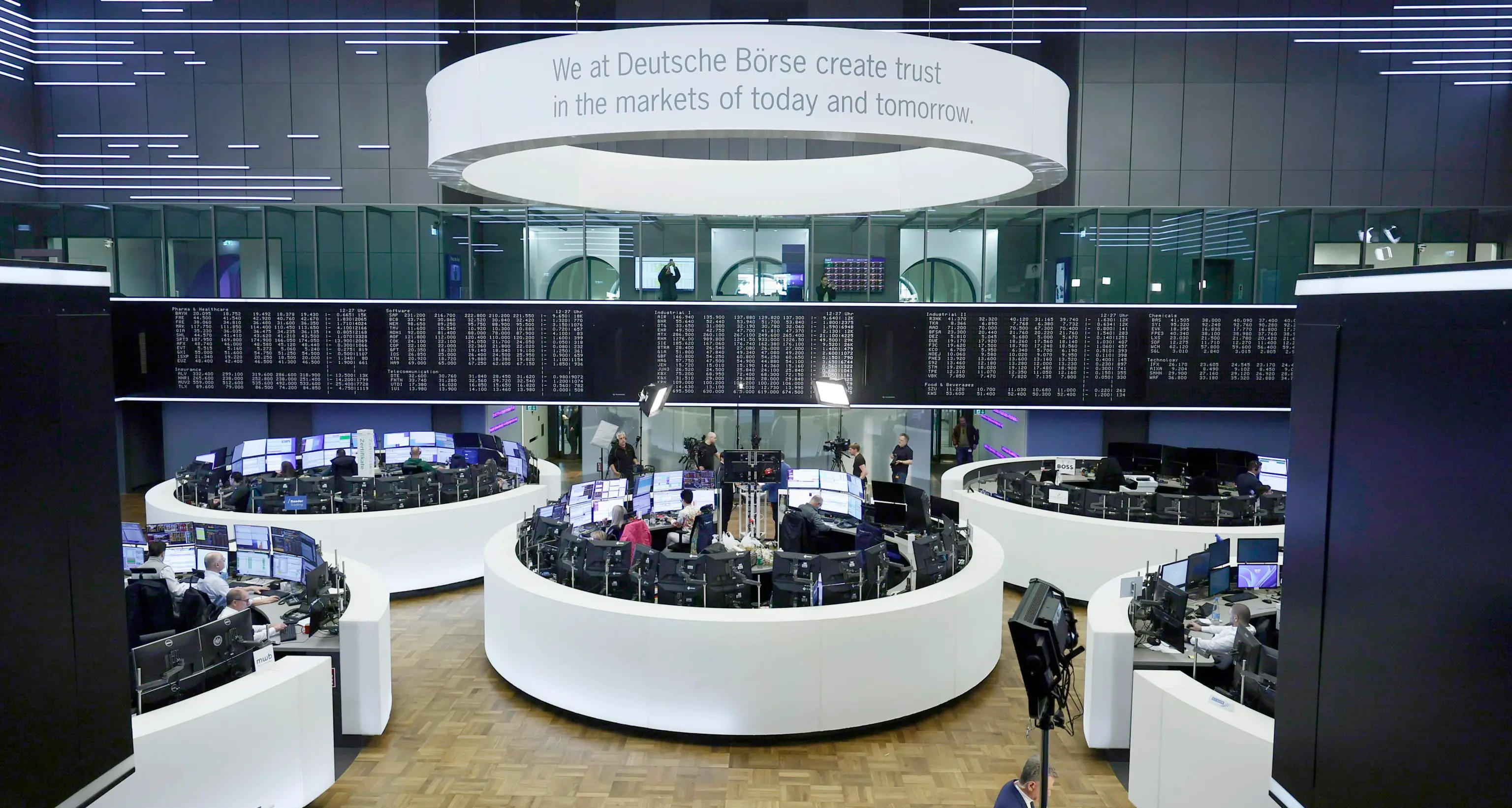 Borsa: l'Europa apre in rialzo, Francoforte + 0,38%