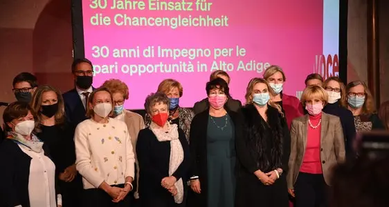 Trenta voci di donne per ricordare le lotte per le pari opportunità in Alto Adige