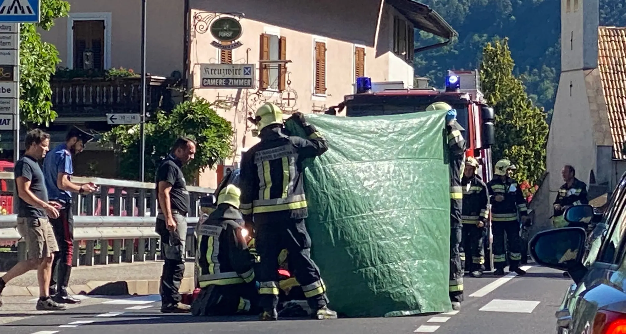 Ponte Gardena, tampona il marito con la moto: soccorsa dall’elicottero