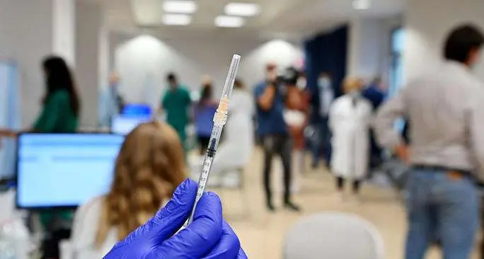 Covid, copertura vaccinale al 78% in Alto Adige. Ma in una settimana solo 317 persone fanno la prima dose