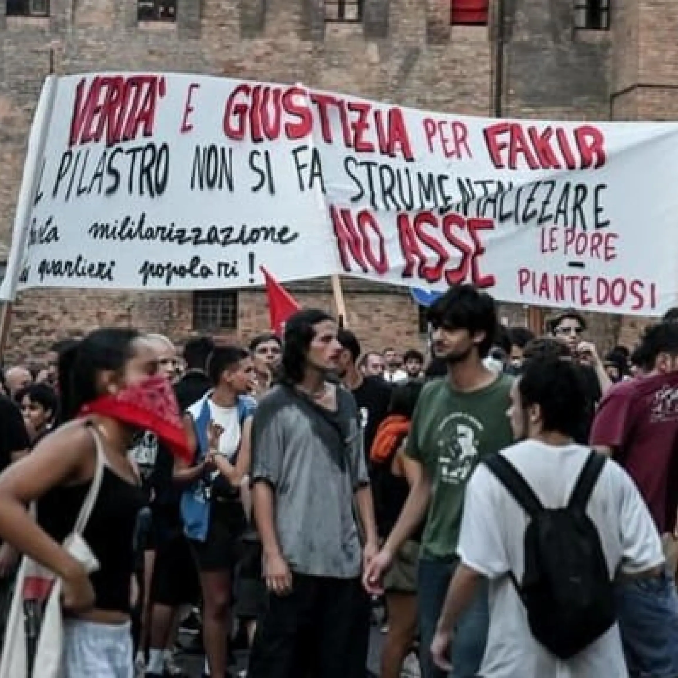 Minacce online a Lepore dopo gli scontri, il sindaco denuncia