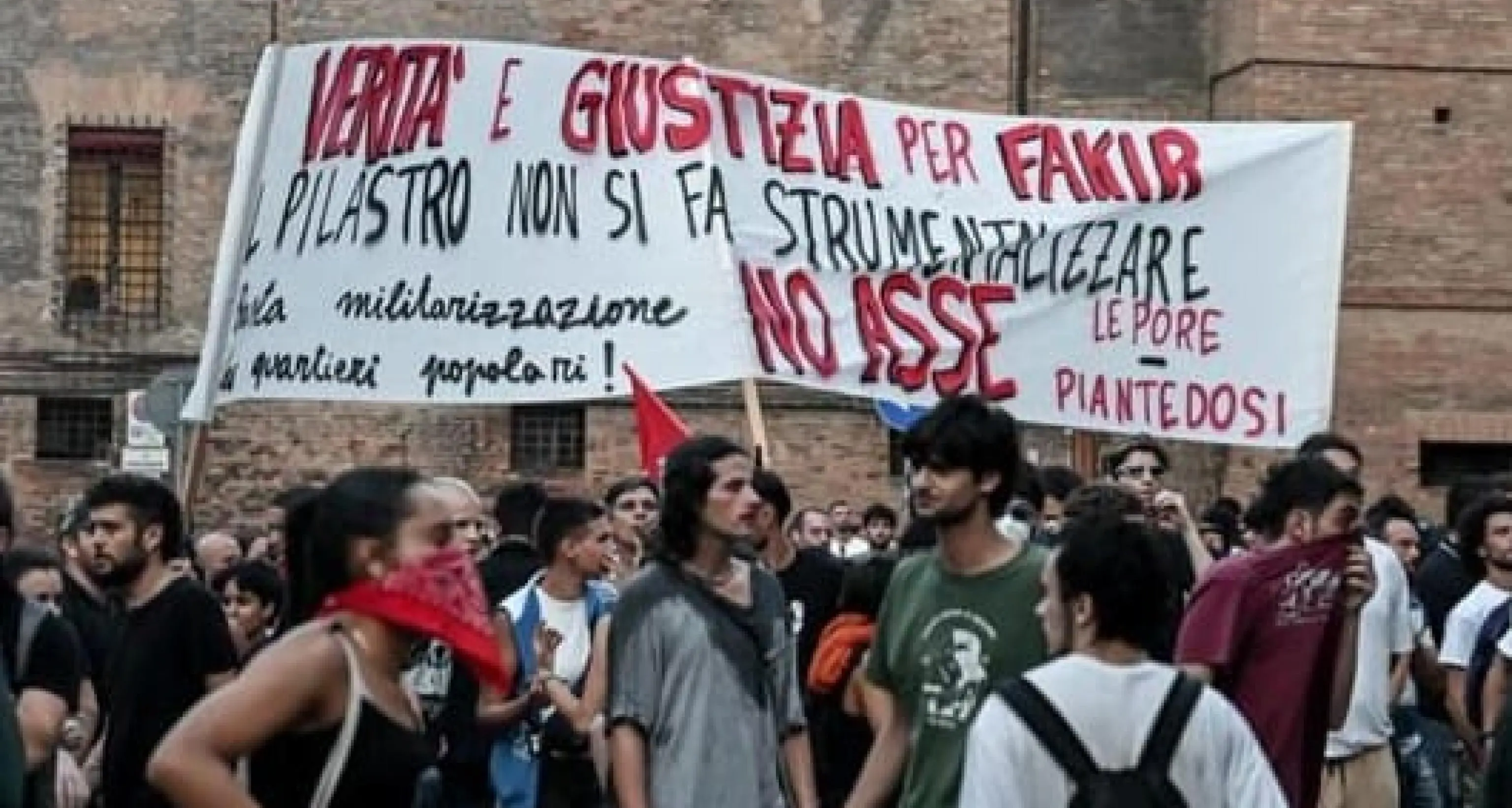 Minacce online a Lepore dopo gli scontri, il sindaco denuncia