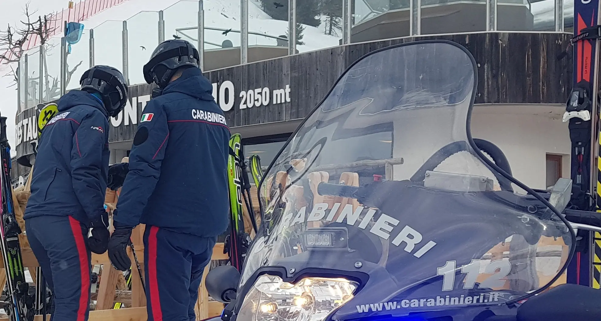 Val Gardena: noleggia l’attrezzatura da sci con un passaporto falso e non la restituisce, denunciato