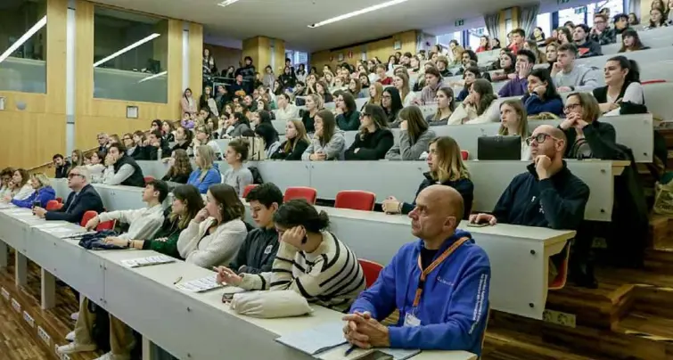 Medicina: centinaia di iscritti al test per essere ammessi