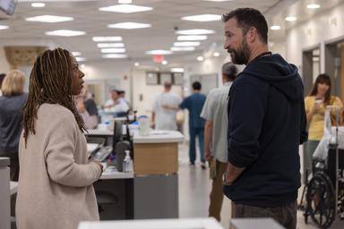Emmy 2026, Hollywood premia il meglio della tv: favoriti The Pitt, Widow's Bay e Beef