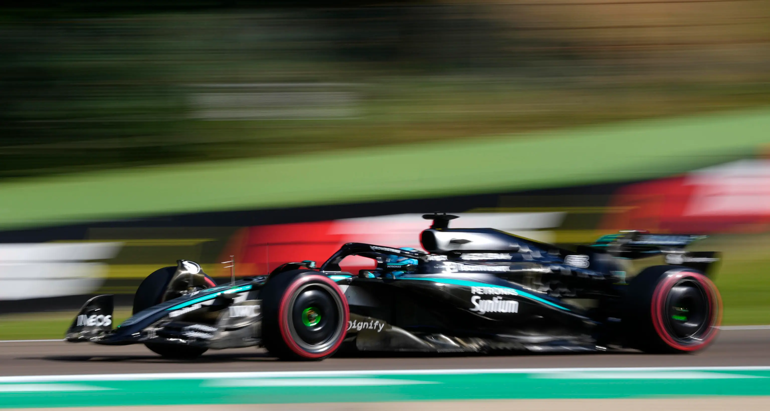 F1: Cina, Russel vince la gara sprint davanti alle Ferrari