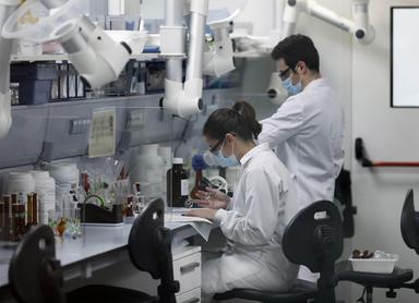 Chimica e farmaceutica, al via la prima indagine sociale su lavoratori e imprese