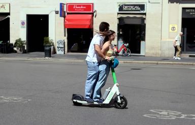 ++ Antitrust, 'ostacolo a corse gratis', multa milionaria a monopattini e bikesharing ++