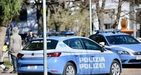 Bolzano, polizia nei supermercati e davanti alle scuole: altri tre decreti di espulsione e 4 fogli di via