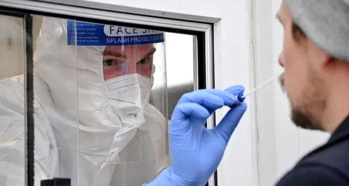 In Alto Adige via libera ai test rapidi a prezzo convenzionato: accordo fra Provincia e le farmacie
