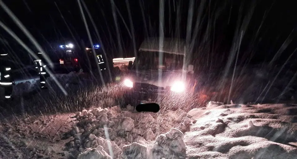 Alto Adige, nevicate anche a 800 metri: auto in difficoltà sulle strade