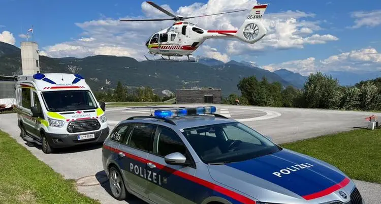 Trovato senza vita sotto il fieno, mistero sulla morte di un uomo in Tirolo