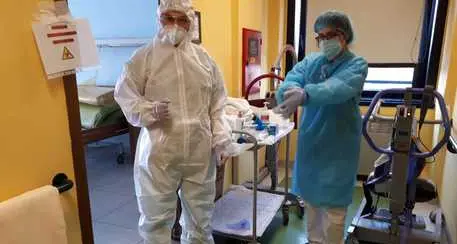 Covid, cresce la pressione sugli ospedali: l’Alto Adige verso la soglia di allerta