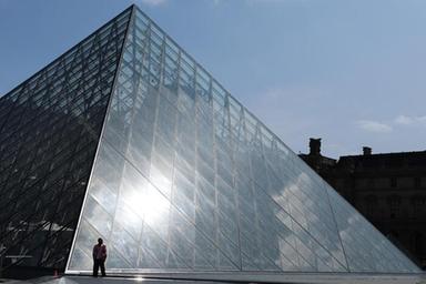 Nuovo allarme sul Louvre, 'senza ristrutturazione è destinato a chiudere'