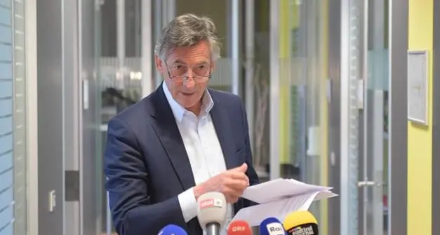 Widmann chiede di candidarsi alle provinciali. Achammer frena