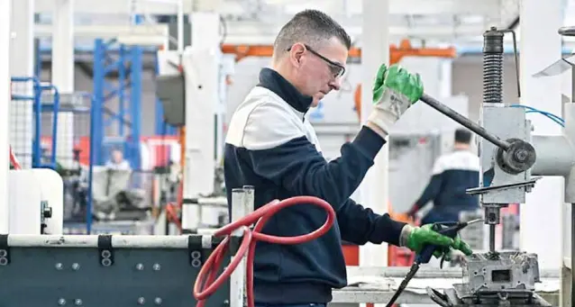 Stipendi, Bolzano al top in Italia. Ma i sindacati: «Qui la vota costra troppo»