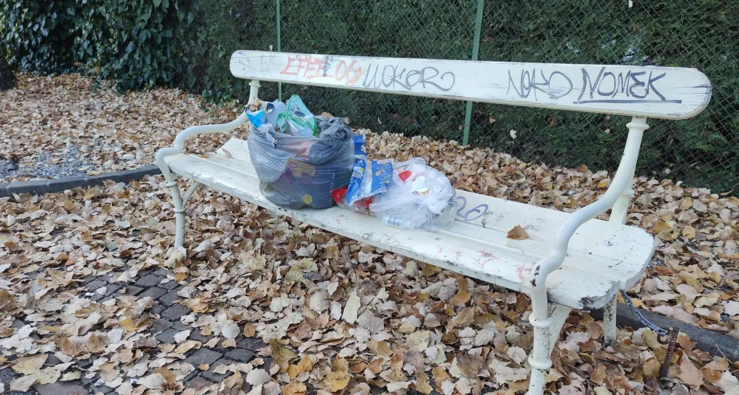 Merano: strade e marciapiedi sempre più pieni di rifiuti