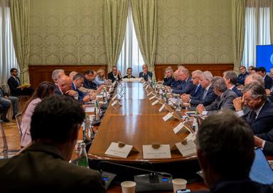 Governo non esclude una partecipazione pubblica nell'ex Ilva