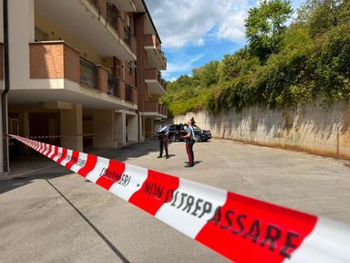 Solo a casa a 5 anni precipita dal balcone, gravissimo