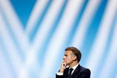 La popolarità di Macron ai minimi, in calo di 7 punti rispetto a giugno