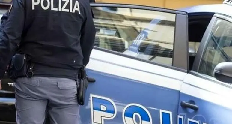 Bolzano: rubano capi d’abbigliamento in un discount e escono, a due stranieri pregiudicati il foglio di via