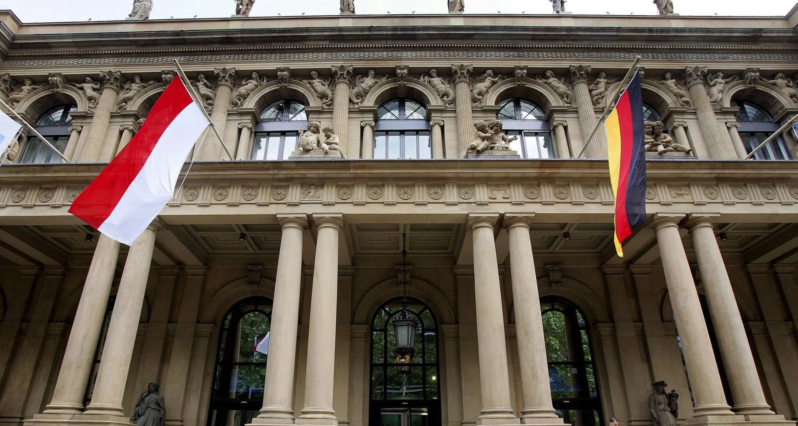++ Borsa: Europa euforica, Parigi +6,6% ++