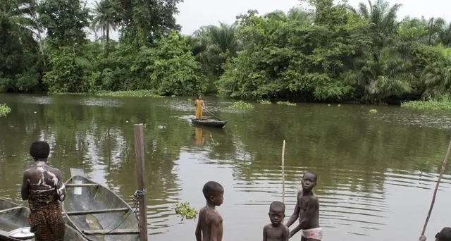 Nigeria: 15 bimbi morti in un naufragio, 25 dispersi