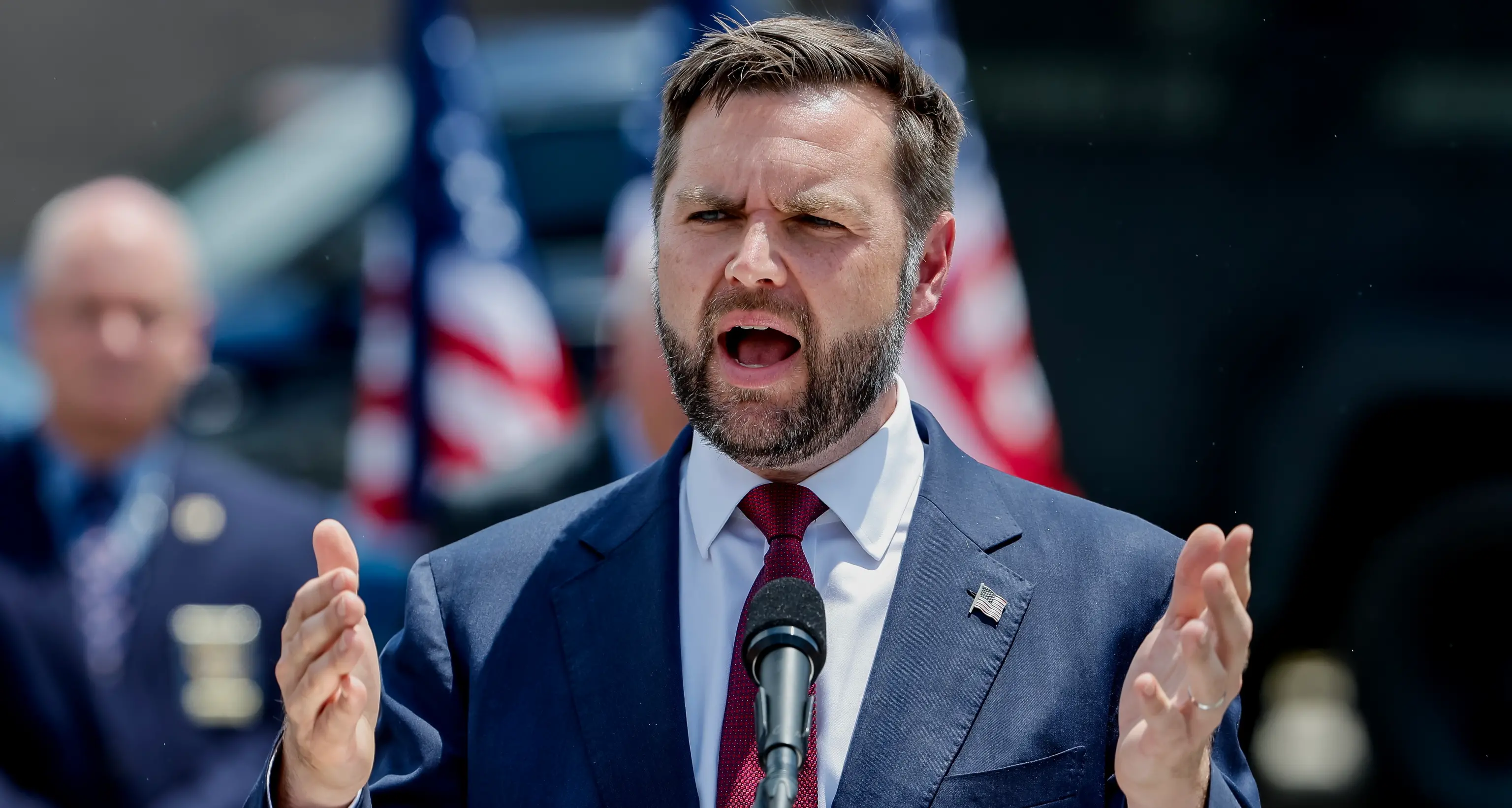 Usa 2024, Vance smentisce Trump: Harris candidata dem legittima