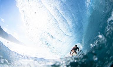 La storia del surf "horue" a Tahiti che ad agosto attende l'onda di Teahupo'o