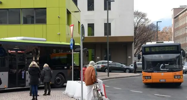 «Bolzano, arriva un giro di vite per le auto in zona stazione»