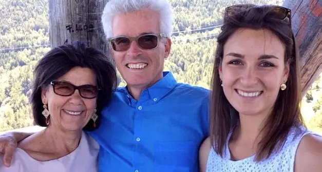 Ai funerali di Laura e Peter Neumair, le parole della figlia Madè: «Vi è stato tolto respiro e parola. Mi mancate in modo devastante»