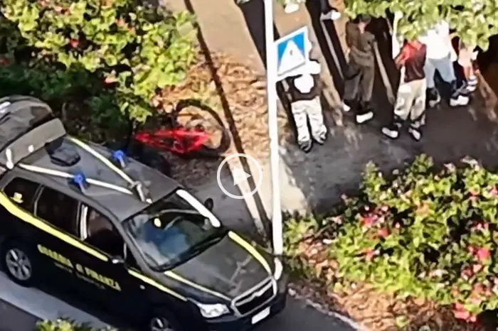 Blitz antidroga delle Fiamme Gialle nei parchi di Bolzano: il video