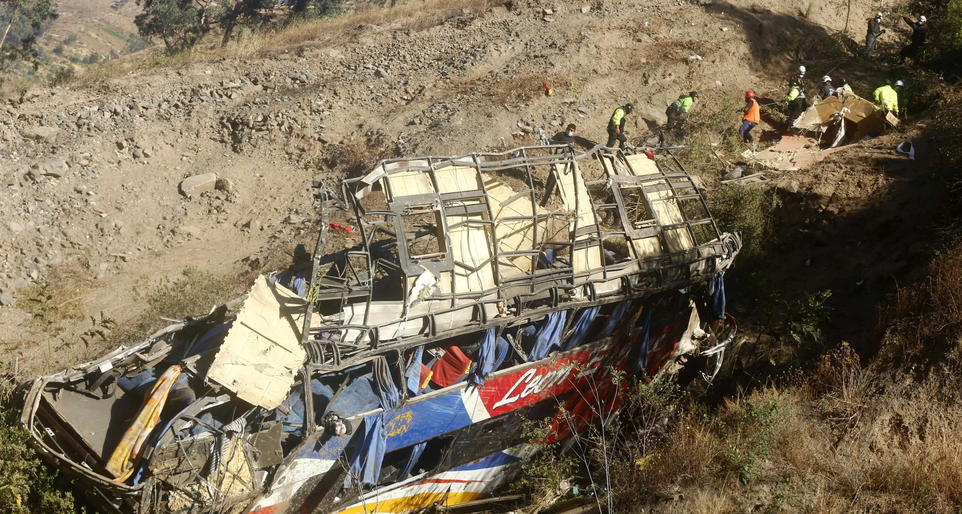 Perù, bus cade in una scarpata: almeno 13 morti e 5 feriti
