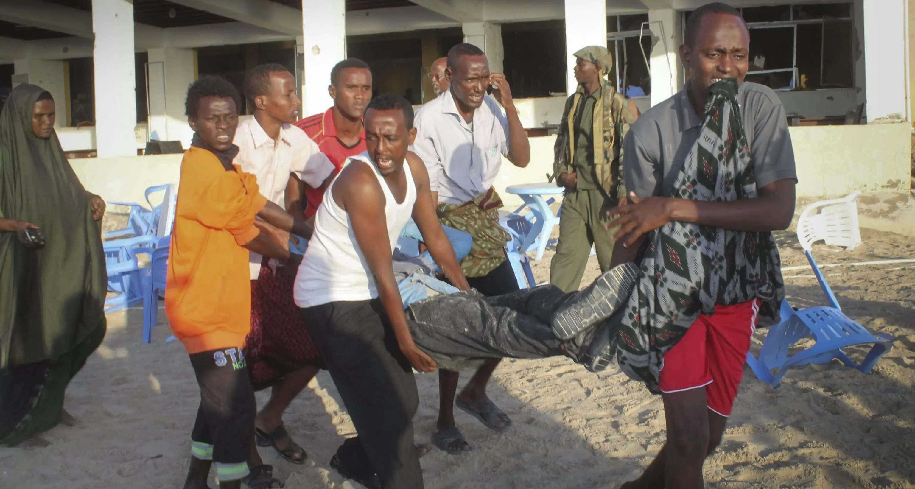Somalia: attentato su spiaggia Mogadiscio, almeno 7 morti