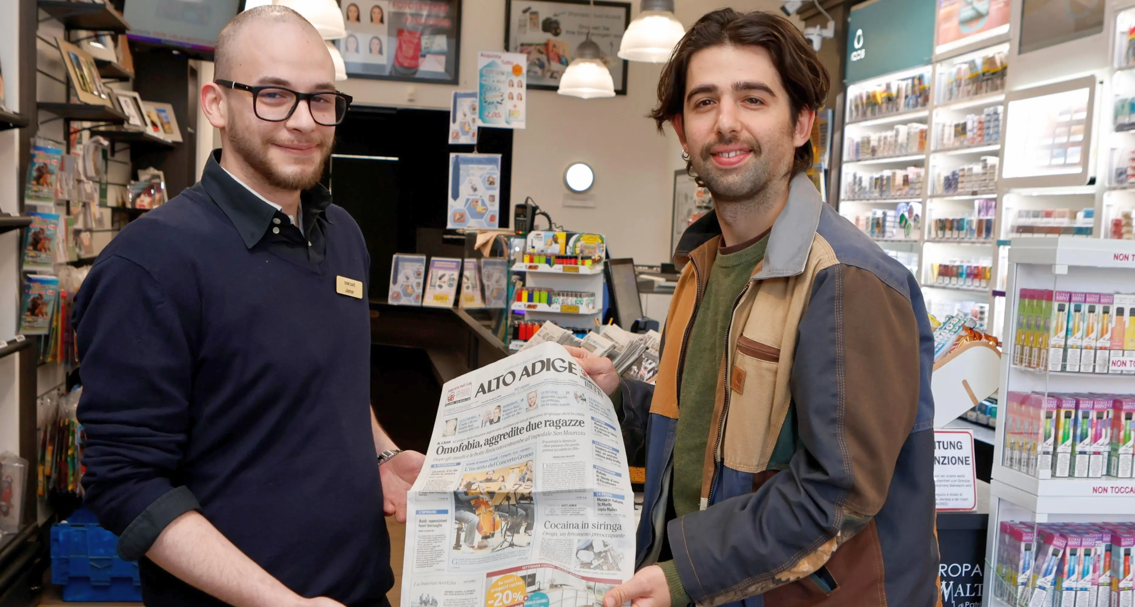 L’edicola sempre piena che vende tanti giornali