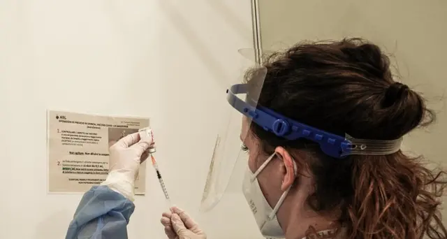 Def: maggioranza, più vaccini per immunità entro estate