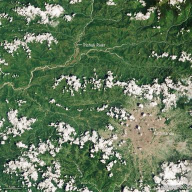 Nuove immagini satellitari mostrano gli effetti dell'alluvione in Nepal