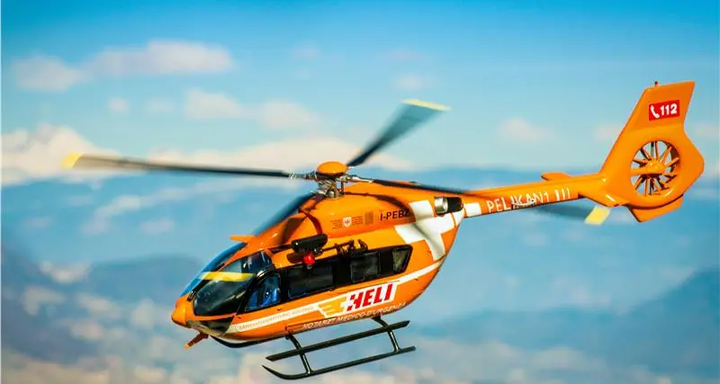 Volo di 8 metri dal tetto, grave un operaio a Chiusa