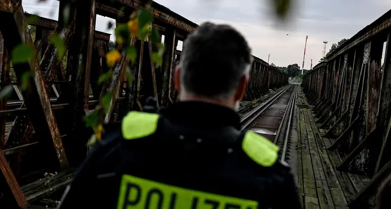 Germania, si schianta un furgone di trafficanti: morti 7 migranti, tra cui un bambino
