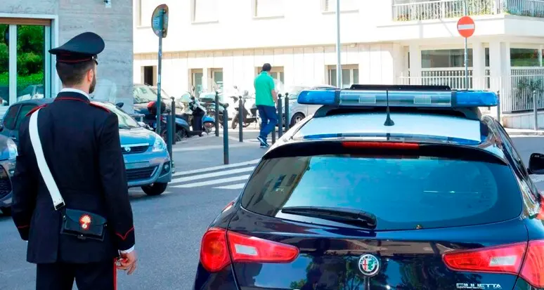 Guidava senza aver mai preso la patente, ma non solo, era senza cintura e l’auto non era assicurata: fermato dai carabinieri