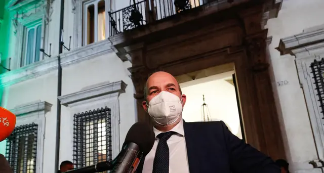 Crimi, per M5S non ci sono margini per ricucire con Renzi