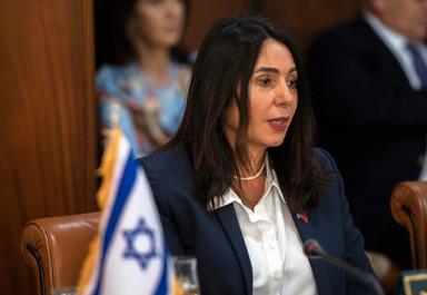 'Ministra trasporti Israele chiede sospensione voli FlyDubai durante indagini